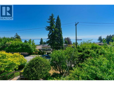 3341 MARINE Drive | West Vancouver British Columbia | Slide Image Four