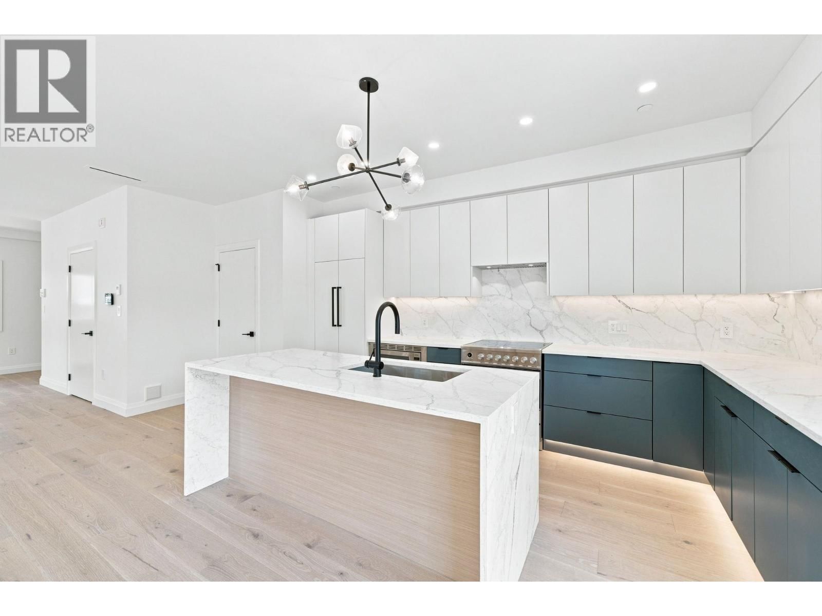 6162 GRANVILLE STREET Image 7