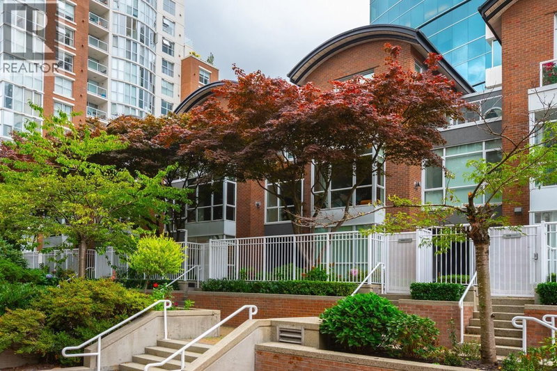 1268 QUEBEC Street Vancouver British Columbia, V6A 4G7 - 3 Bedrooms Condo For Sale