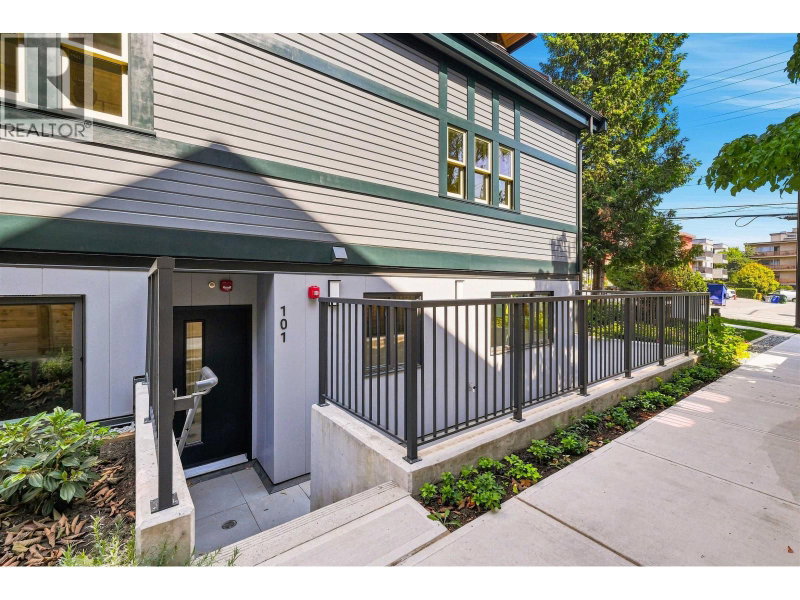 101 CUNNINGHAM Street New Westminster British Columbia, V3L 2G1 - 2 Bedrooms Condo For Sale