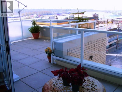 39 SIXTH Street | New Westminster British Columbia | Slide Image Two