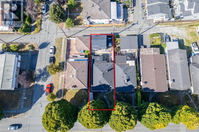 1315 33RD Avenue | Vancouver British Columbia | Slide Image Two