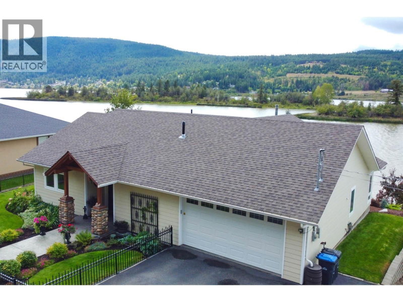 1515 DUNCAN Road Williams Lake British Columbia, V2G 5K5 - 2 Bedrooms Waterfront Home For sale