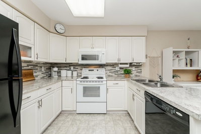 9727 152B Street | Surrey British Columbia | Slide Image Fifteen