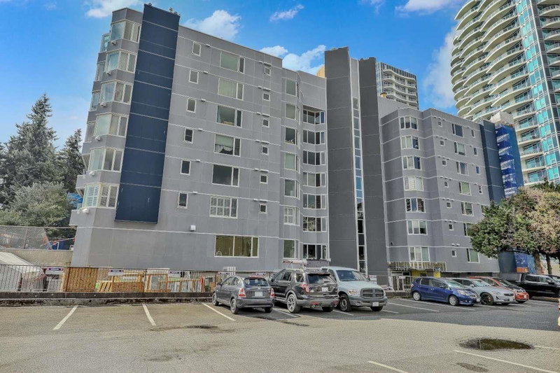 15111 RUSSELL Avenue White Rock British Columbia, V4B 2P4 - 2 Bedrooms Condo For Sale