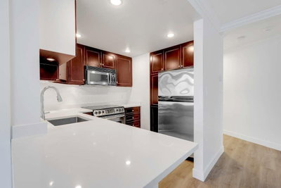 15111 RUSSELL Avenue | White Rock British Columbia | Slide Image Nine