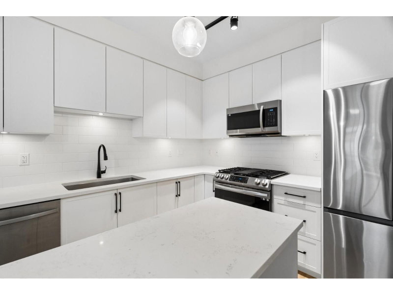 7506 199A Street Langley British Columbia, V2Y 3K9 - 1 Bedroom Condo For Sale