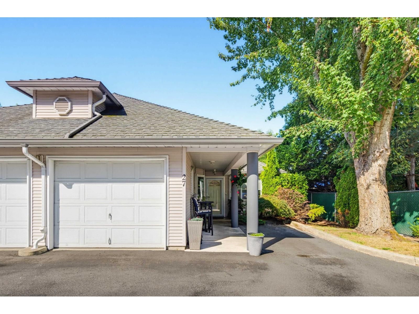 9088 HOLT Road, Surrey, British Columbia V3V 4H3