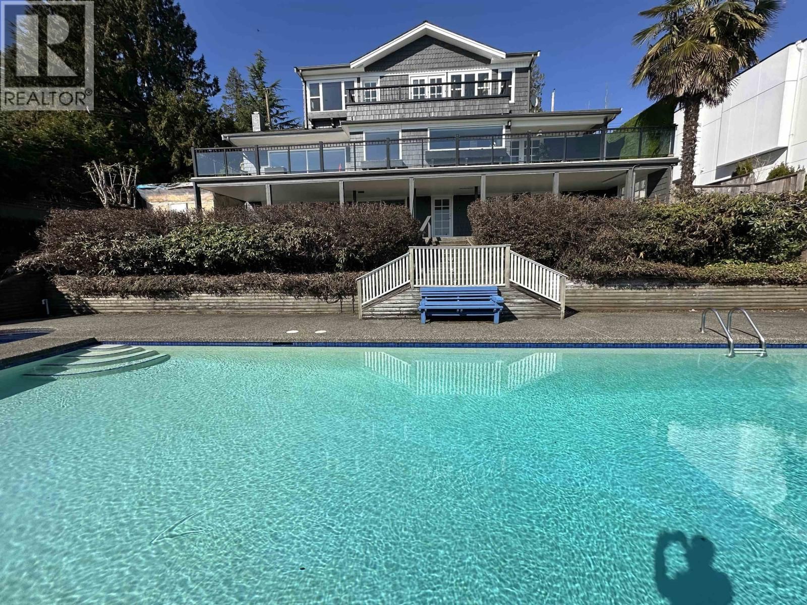 2390 PALMERSTON Avenue, West Vancouver, British Columbia V7V 2W1