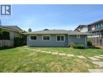 3248 BEVERLEY Crescent | North Vancouver British Columbia | Slide Image Thirty