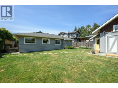 3248 BEVERLEY Crescent | North Vancouver British Columbia | Slide Image Thirty-one