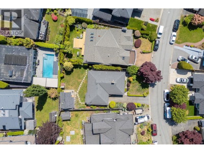 3248 BEVERLEY Crescent | North Vancouver British Columbia | Slide Image Thirty-seven