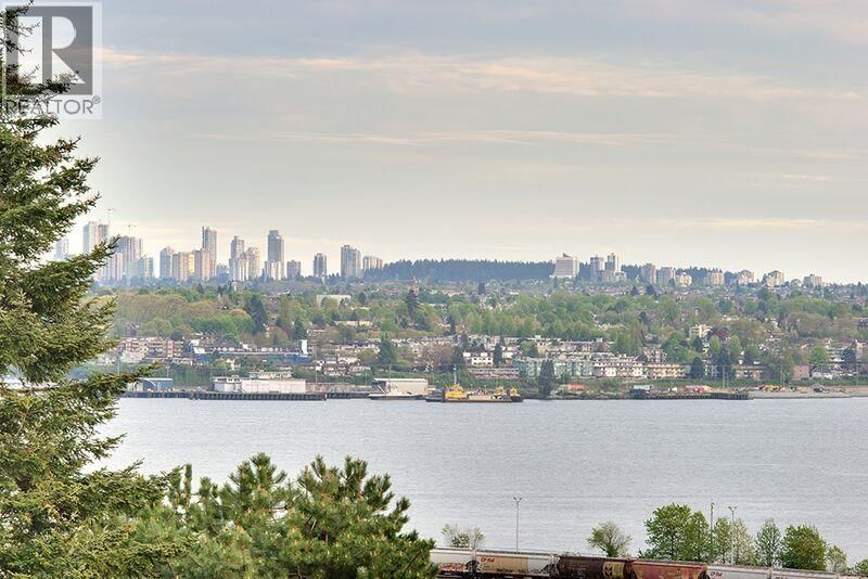 145 ST GEORGES Avenue North Vancouver British Columbia, V7L 3G8 - 1 Bedroom Condo For Sale