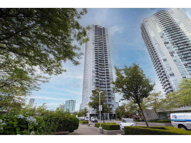 13618 100 Avenue Surrey British Columbia, V3T 0A8 - 2 Bedrooms Condo For Sale
