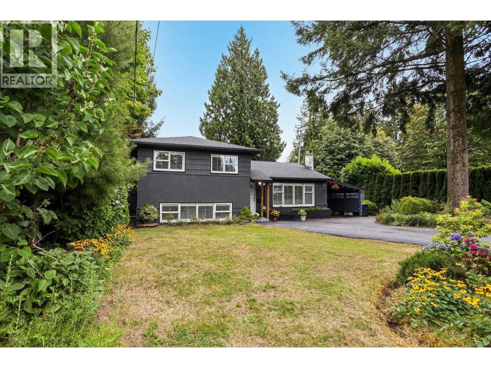 3020 THORNCLIFFE Drive, North Vancouver, British Columbia V7R 2T1