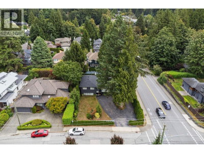3020 THORNCLIFFE Drive | North Vancouver British Columbia | Slide Image Thirty-three