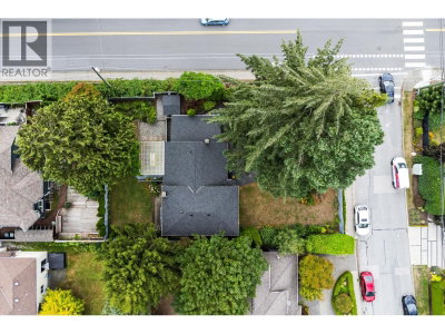 3020 THORNCLIFFE Drive | North Vancouver British Columbia | Slide Image Thirty-five