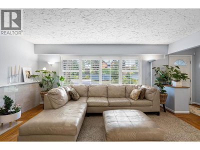 3020 THORNCLIFFE Drive | North Vancouver British Columbia | Slide Image Eight