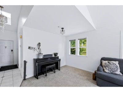2068 WINFIELD Drive | Abbotsford British Columbia | Slide Image Three