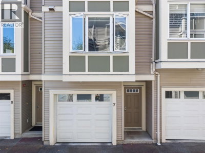 6498 ELGIN Avenue | Burnaby British Columbia | Slide Image Sixteen