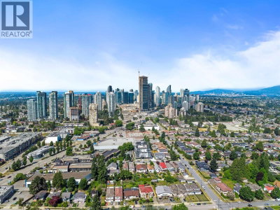 6498 ELGIN Avenue | Burnaby British Columbia | Slide Image Twenty