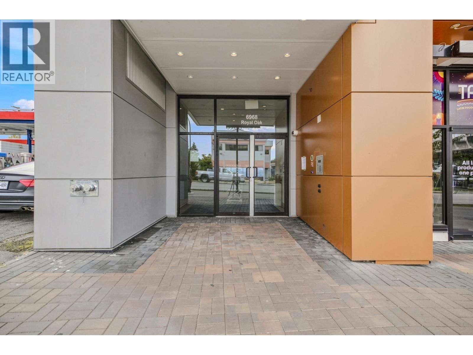 6968 ROYAL OAK Avenue, Burnaby, British Columbia V5J 4J3
