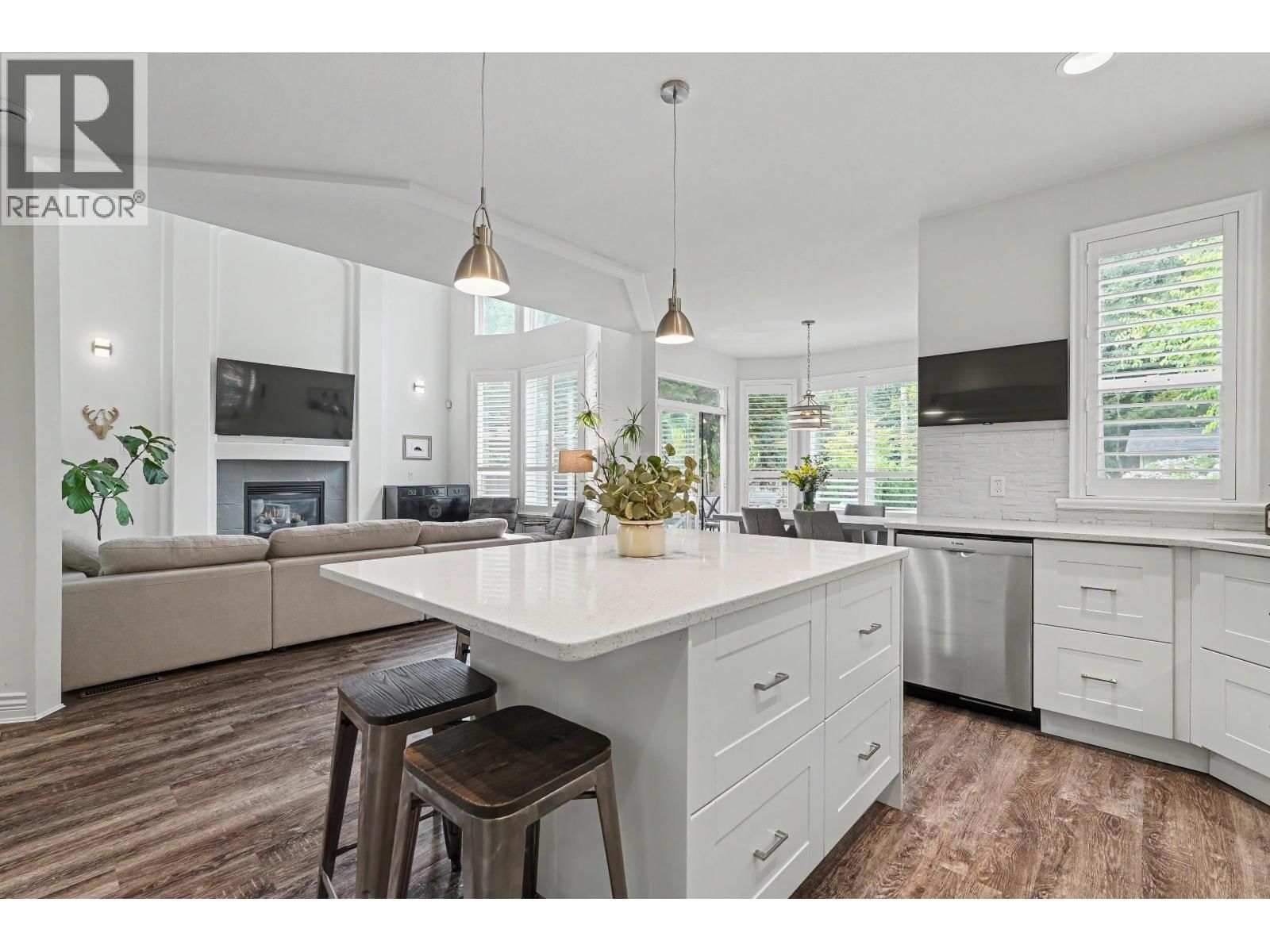 1722 PADDOCK Drive, Coquitlam, British Columbia V3E 3N8