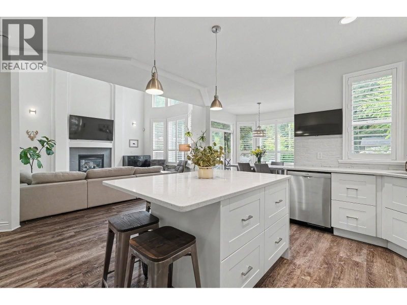 1722 PADDOCK Drive Coquitlam British Columbia, V3E 3N8 - 6 Bedrooms Home For Sale