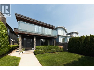 238 19TH Street | North Vancouver British Columbia | Slide Image Two