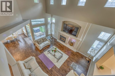 2015 PARKWAY Boulevard | Coquitlam British Columbia | Slide Image Nineteen