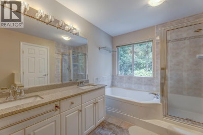 2015 PARKWAY Boulevard | Coquitlam British Columbia | Slide Image Twenty-three