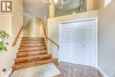 2015 PARKWAY Boulevard | Coquitlam British Columbia | Slide Image Three