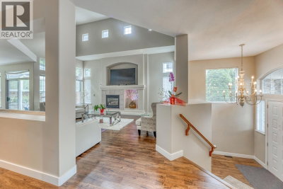 2015 PARKWAY Boulevard | Coquitlam British Columbia | Slide Image Four