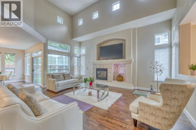 2015 PARKWAY Boulevard | Coquitlam British Columbia | Slide Image Five