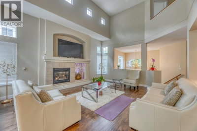 2015 PARKWAY Boulevard | Coquitlam British Columbia | Slide Image Seven