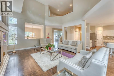 2015 PARKWAY Boulevard | Coquitlam British Columbia | Slide Image Eight