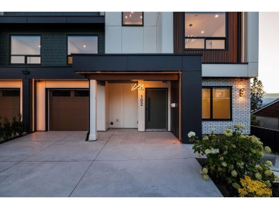 11313 137 Street | Surrey British Columbia | Slide Image Three