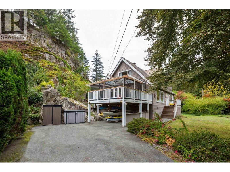 5607 EAGLE HARBOUR Road West Vancouver British Columbia, V7W 1P4 - 6 Bedrooms Home For Sale