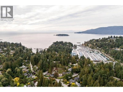 5607 EAGLE HARBOUR Road | West Vancouver British Columbia | Slide Image Forty