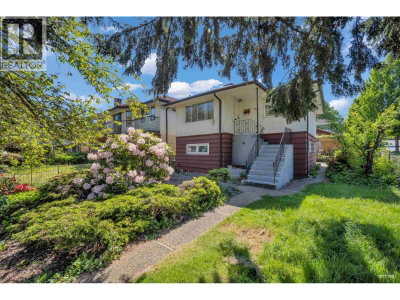 3006 27TH Avenue | Vancouver British Columbia | Slide Image Two