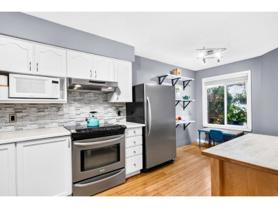 9045 WALNUT GROVE Drive | Langley British Columbia | Slide Image Three
