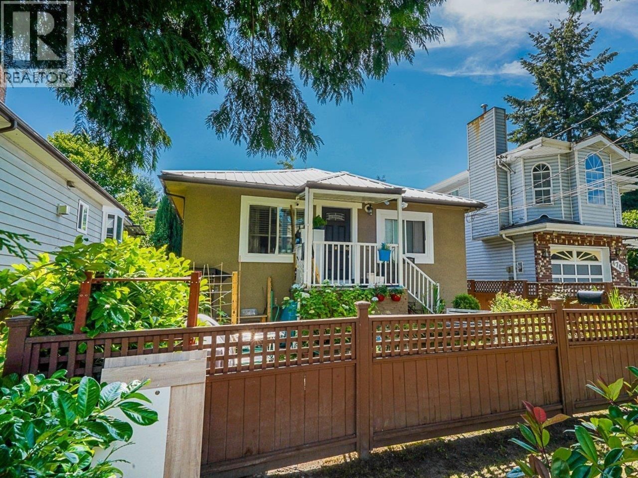 4702 CLARENDON Street, Vancouver, British Columbia V5R 3J1