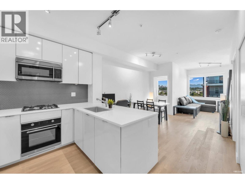 10011 RIVER Drive Richmond British Columbia, V6X 0N2 - 2 Bedrooms Waterfront Condo For Sale