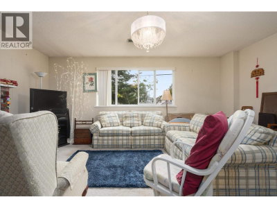 3850 MOSCROP Street | Burnaby British Columbia | Slide Image Thirteen