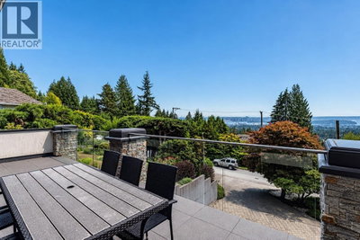 4816 SKYLINE Drive | North Vancouver British Columbia | Slide Image Forty