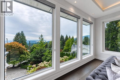 4816 SKYLINE Drive | North Vancouver British Columbia | Slide Image Eight
