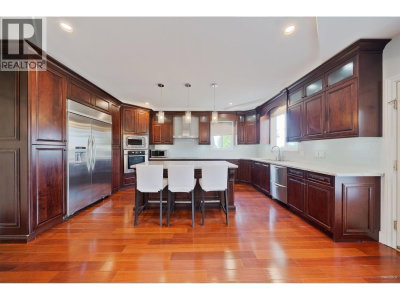 7157 RIDGEVIEW Drive | Burnaby British Columbia | Slide Image Five