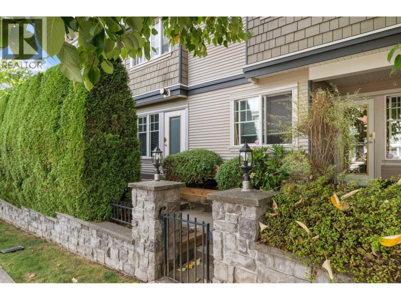 230 TENTH Street New Westminster British Columbia, V3M 3X9 - 2 Bedrooms Condo For Sale