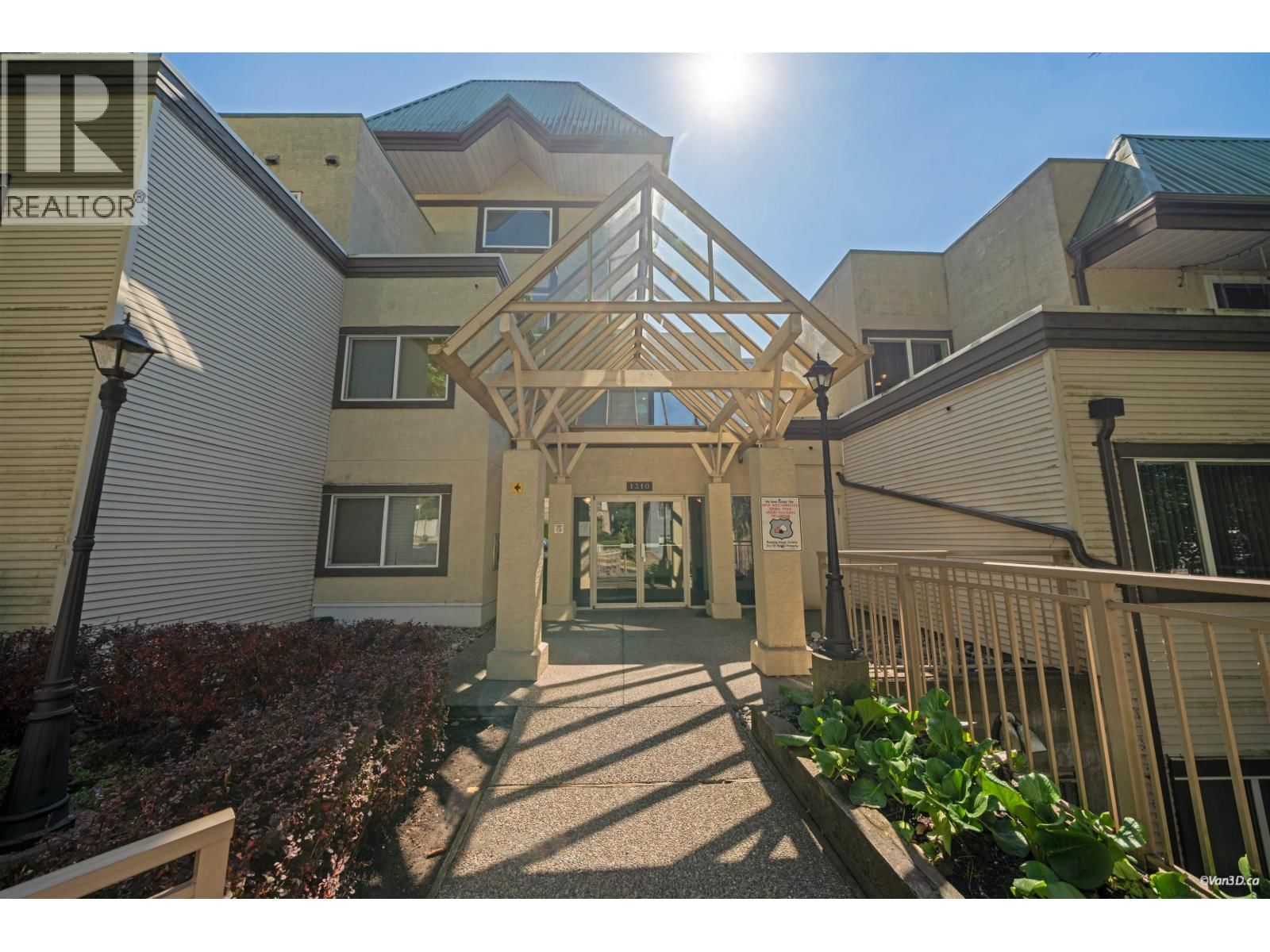 1310 CARIBOO Street, New Westminster, British Columbia V3M 1X2