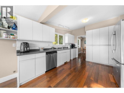 3920 DELBROOK Avenue | North Vancouver British Columbia | Slide Image Seven